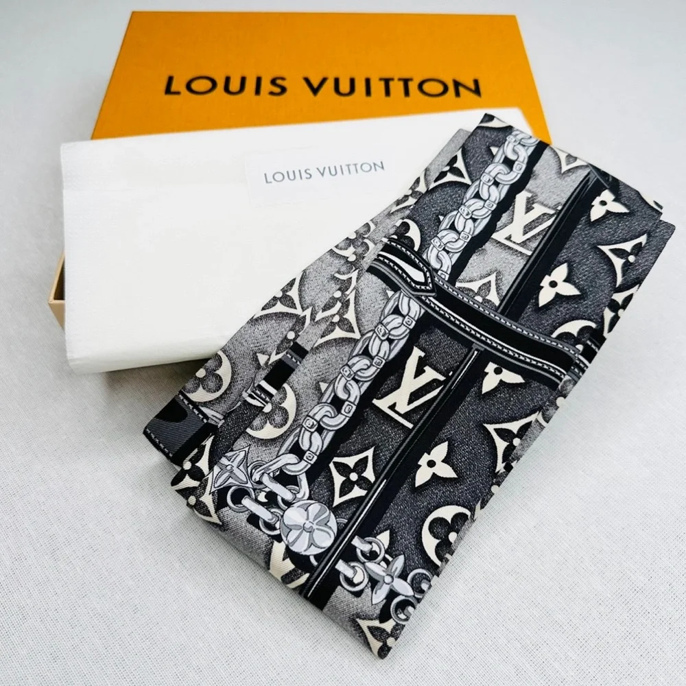 ๐๏ธ๐๏ธ LOUIS VUITTON MONOGRAM JACQUARD DENIM BANDEAU ๐ฅ๐ฅHIGHLY DESIRED SOLD OUT - Picture 3 of 9